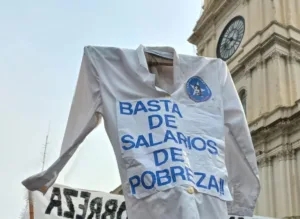 隆BASTA DE SALARIOS DE POBREZA! VAMOS POR EL NO INICIO DEL CICLO LECTIVO 2025 Y UN PLAN DE LUCHA PROGRESIVO HASTA GANAR